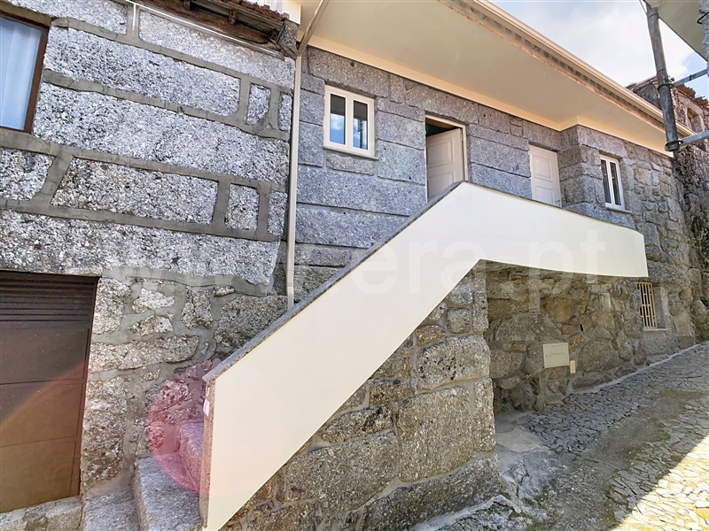 Moradia em Banda T1 / Fafe, Moreira do Rei e Várzea Cova