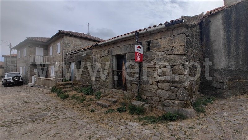 Moradia em Banda T1 / Montalegre, Gralhas