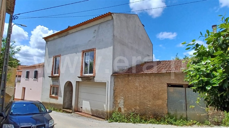 Moradia em Banda T1 / Penacova, Travasso