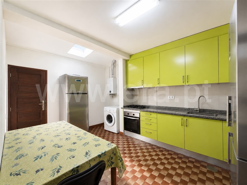Moradia T6+ à venda em Santa Clara, €438.000