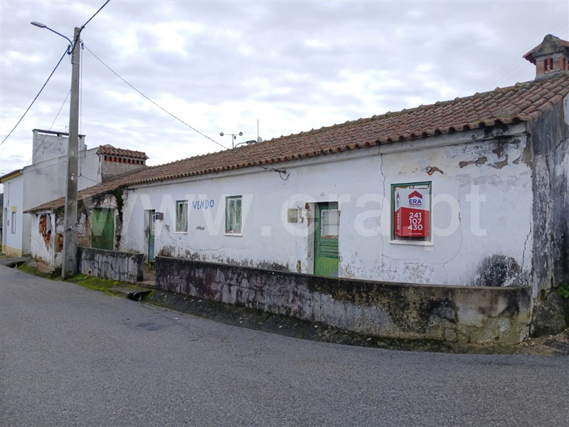 Moradia em Banda T2 / Abrantes, Brunheirinho