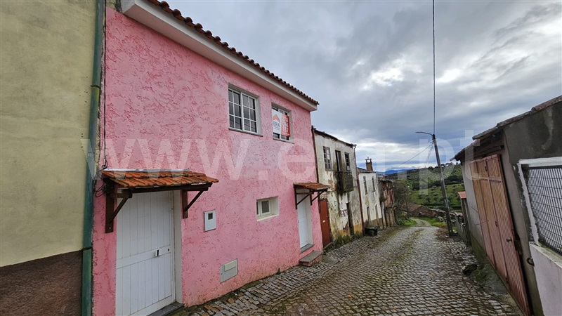 Moradia em Banda T2 / Alfandega da Fé, Parada e Sendim da Ribeira