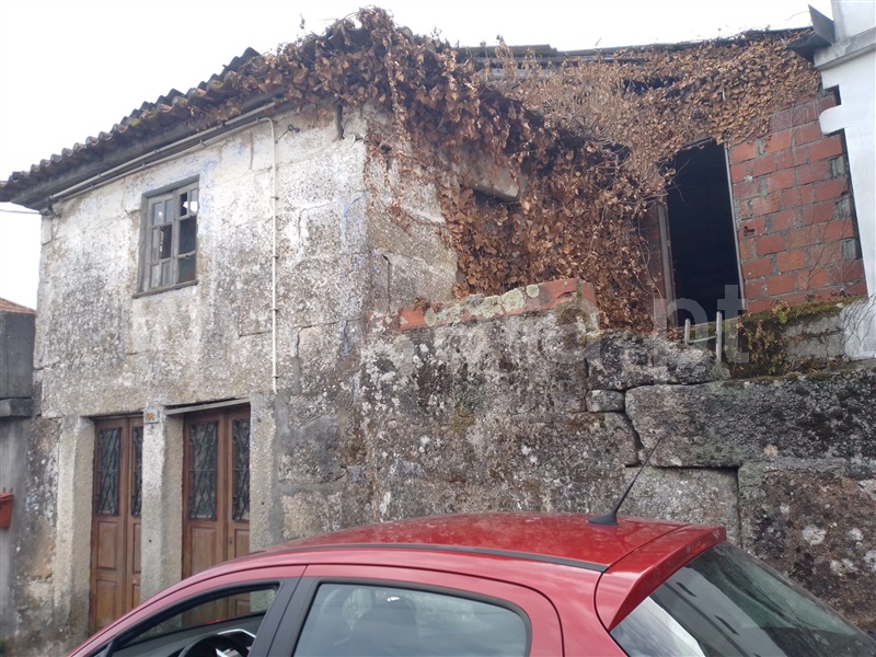 Moradia em Banda T2 / Cabeceiras de Basto, Cavez