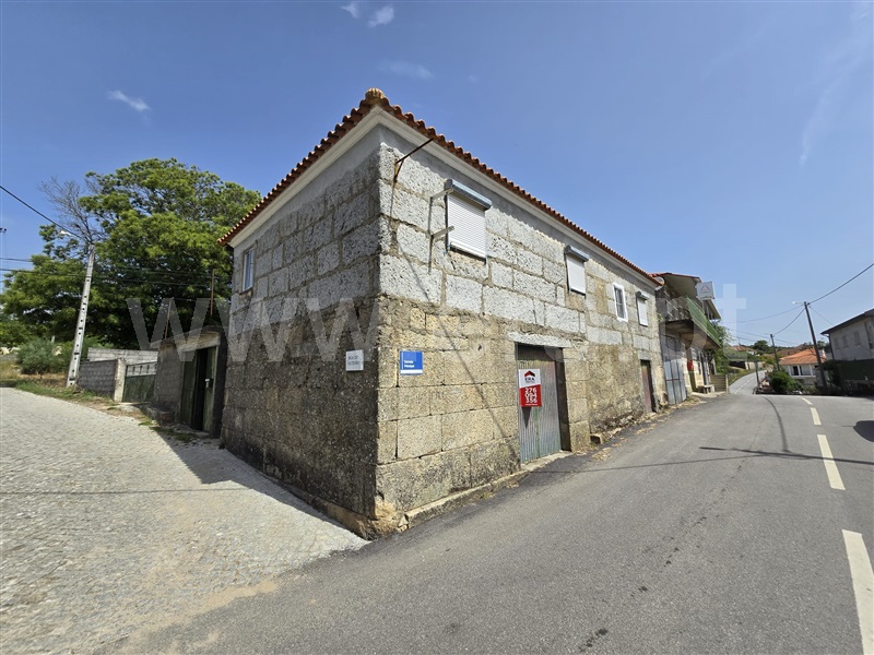 Moradia em Banda T2 / Chaves, Argemil