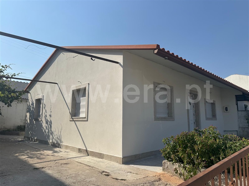 Moradia em Banda T2 Chaves, Santa Cruz/Trindade e Sanjurge - 1499061 - 2