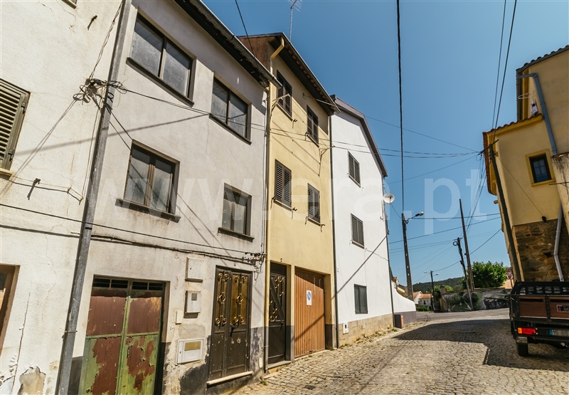Moradia em Banda T2 / Covilhã, Paul