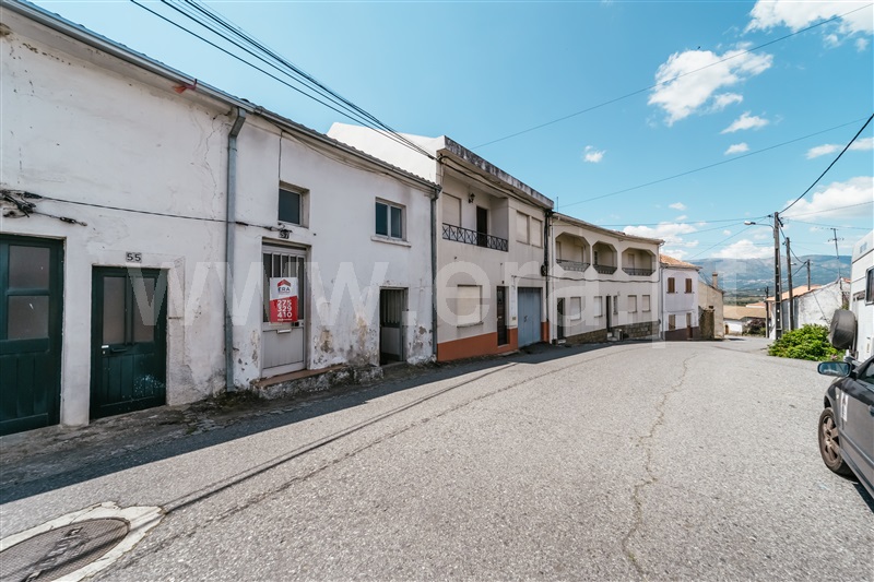 Moradia em Banda T2 / Covilhã, Peraboa