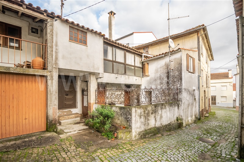 Moradia em Banda T2 / Covilhã, Peso