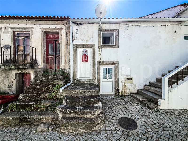 Moradia em Banda T2 / Figueira de Castelo Rodrigo, Colmeal e Vilar Torpim