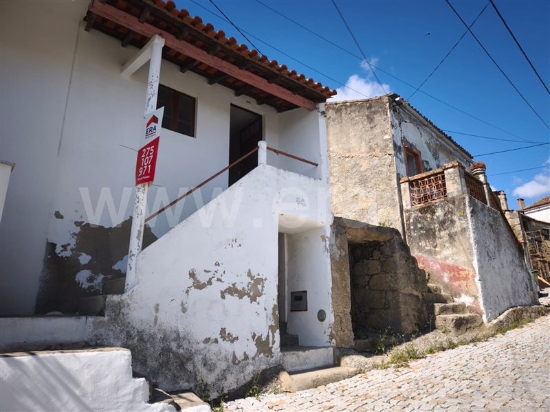 Moradia em Banda T2 / Fundão, Vale Prazeres