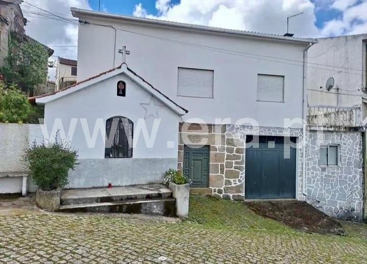 Moradia em Banda T2 / Gouveia, Nespereira