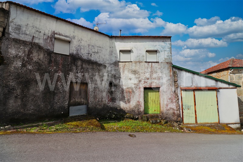 Moradia T2 em Santiago de Cassurrães e Póvoa de Cervães, €28.000