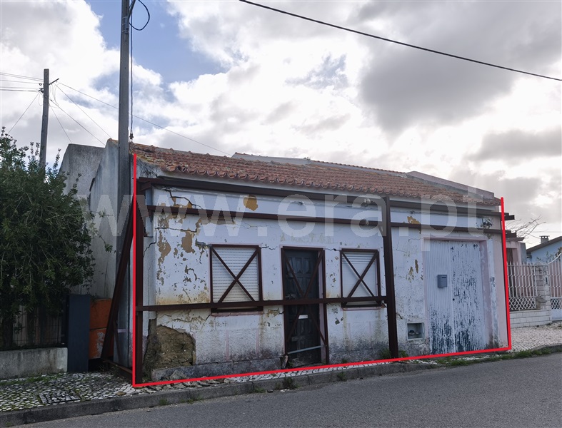 Moradia em Banda T2 / Mira, Presa