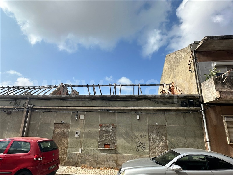 Moradia em Banda T2 / Moita, Barreiro / Segurança Social
