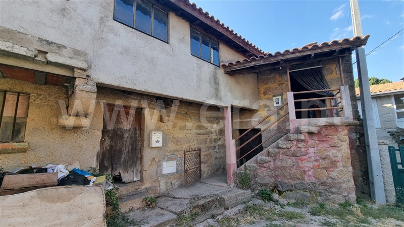 Moradia em Banda T2 / Montalegre, Vilar de Perdizes e Meixide