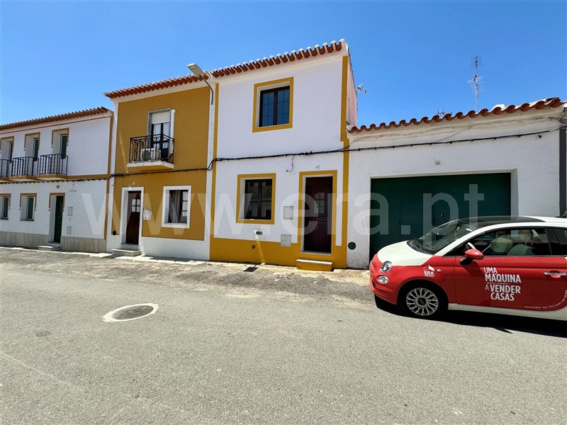Moradia em Banda T2 / Moura, Safara e Santo Aleixo da Restauração