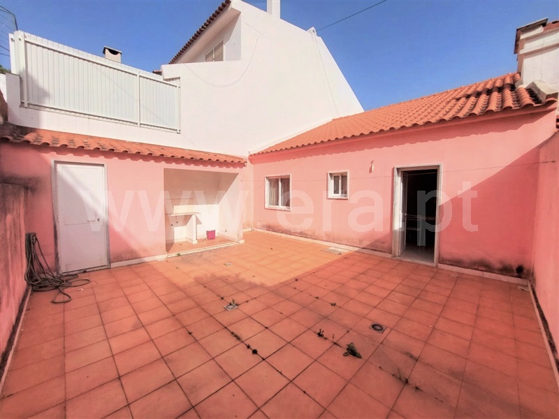 Moradia em Banda T2 / Odivelas, Pontinha