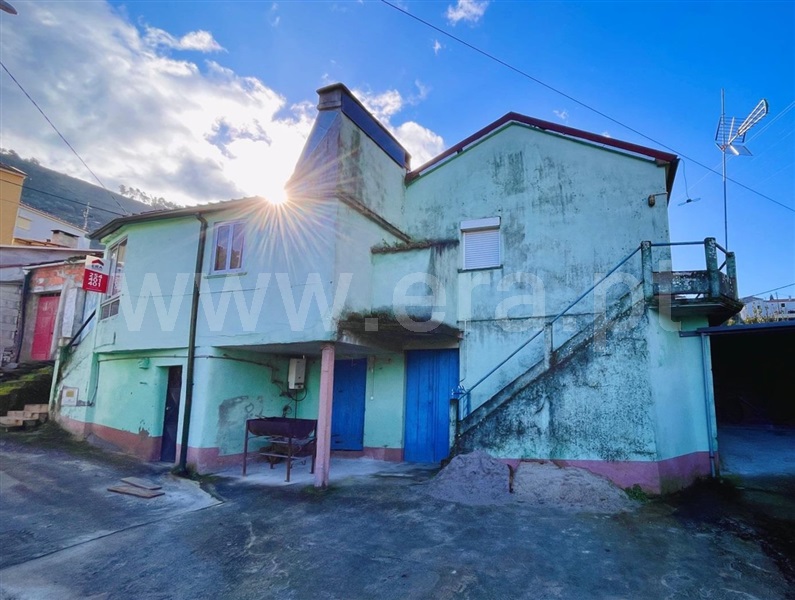 Moradia em Banda T2 / Peso da Régua, Vilarinho dos Freires