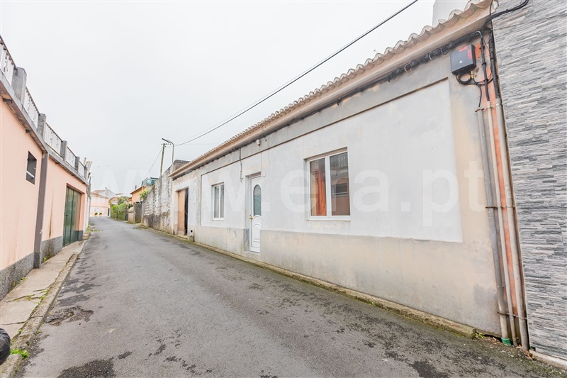 Moradia em Banda T2 / Ribeira Grande, Rabo de Peixe