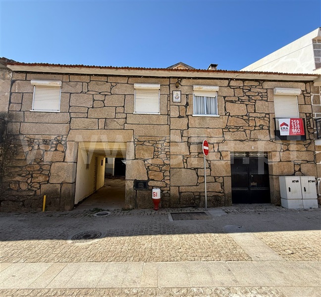 Moradia em Banda T2 / Sabrosa, São Martinho de Antas e Paradela de Guiães