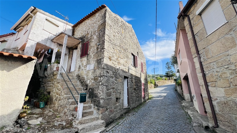 Moradia T2 à venda em Santa Marinha e São Martinho, €77.500