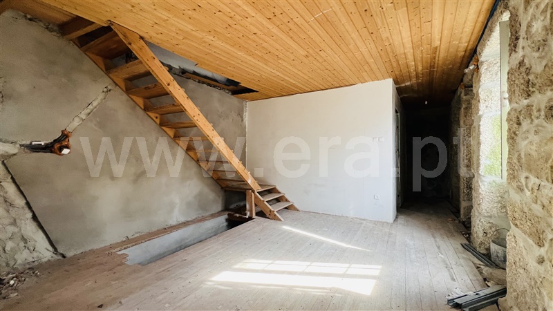 Moradia T2 à venda em Santa Marinha e São Martinho, Seia — foto 3