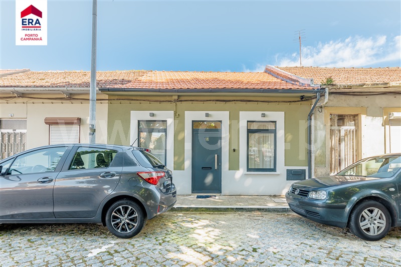 Moradia em Banda T2 / Valongo, Ermesinde