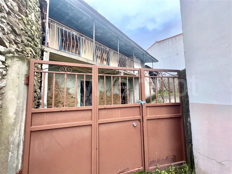 Moradia em Banda T2 / Valpaços, Alpande