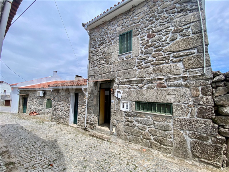 Moradia em Banda T2 / Valpaços, Bouçoães