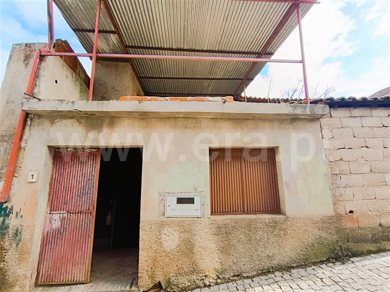 Moradia em Banda T2 / Valpaços, Póvoa de Lila
