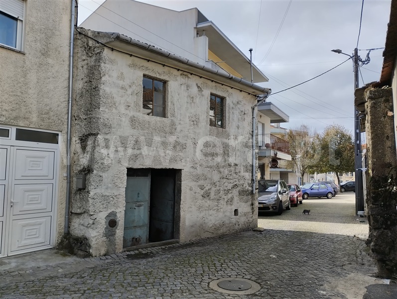 Moradia em Banda T2 / Vila Nova de Paiva, Vila Nova de Paiva