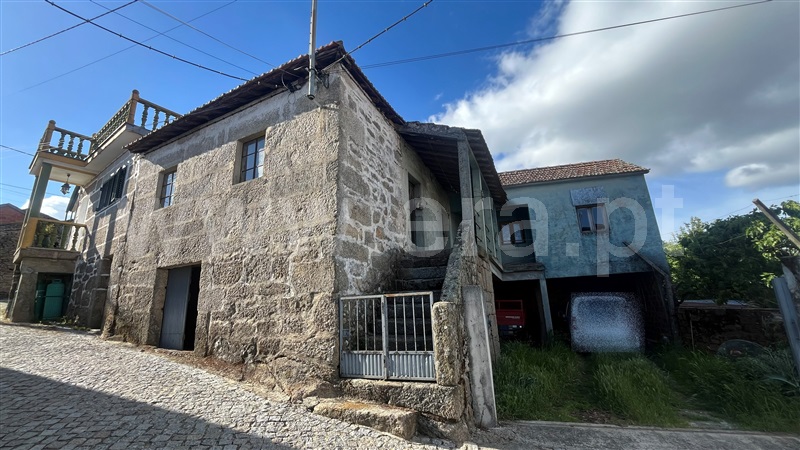 Moradia em Banda T2 / Vila Real, Constantim e Vale de Nogueiras