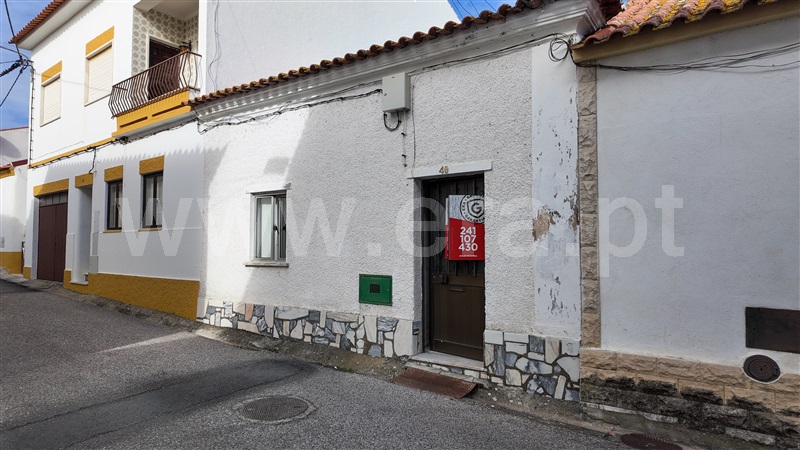 Moradia em Banda T3 / Abrantes, Rio de Moinhos