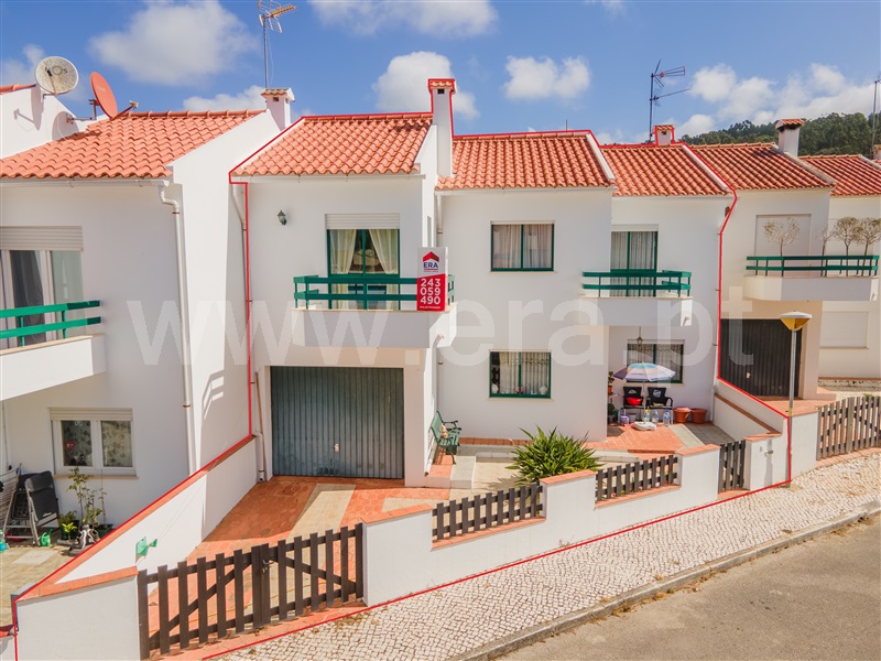 Moradia em Banda T3 / Alcobaça, Alfeizerão