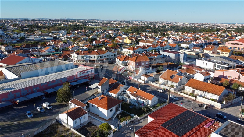 Moradia em Banda T3 / Almada, Vale Cavala