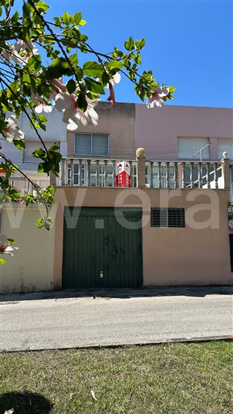 Moradia em Banda T3 / Amadora, Alfragide Sul