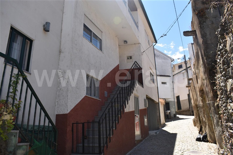 Moradia em Banda T3 / Armamar, Folgosa