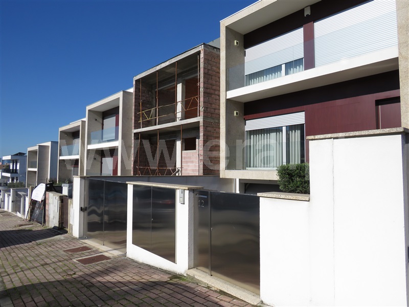 Moradia em Banda T3 / Braga, Nogueira, Fraião e Lamaçães