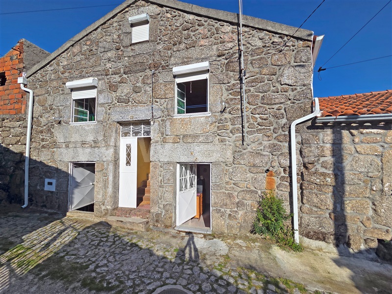 Moradia em Banda T3 / Celorico da Beira, Vale de Azares, Celorico da Beira
