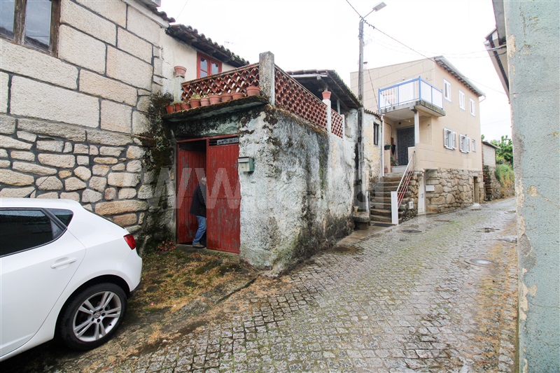Moradia em Banda T3 / Chaves, Eiras, São Julião de Montenegro e Cela
