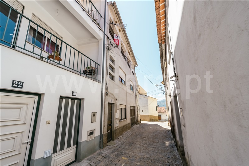 Moradia em Banda T3 / Covilhã, Ferro