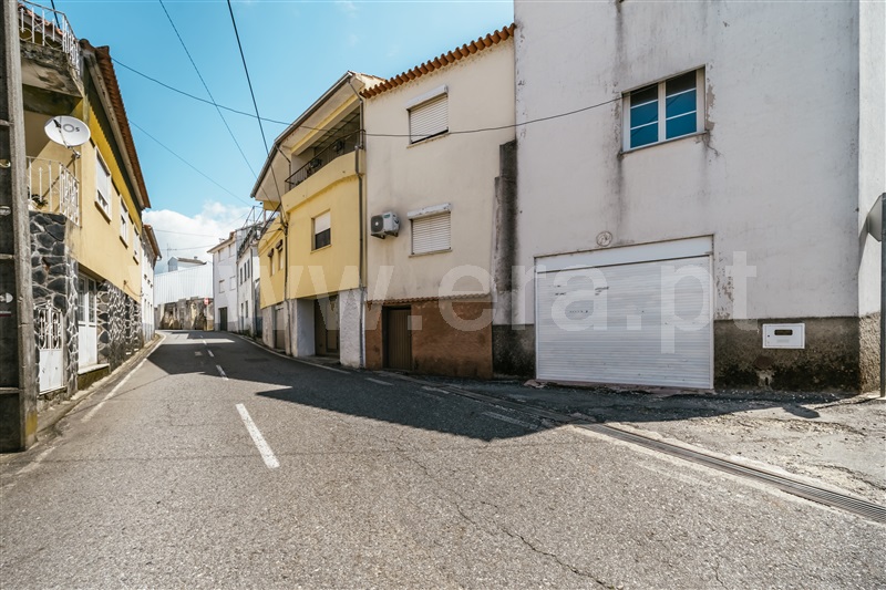 Moradia em Banda T2 / Covilhã, Ourondo