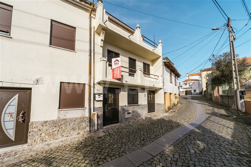 Moradia em Banda T3 / Covilhã, Peso
