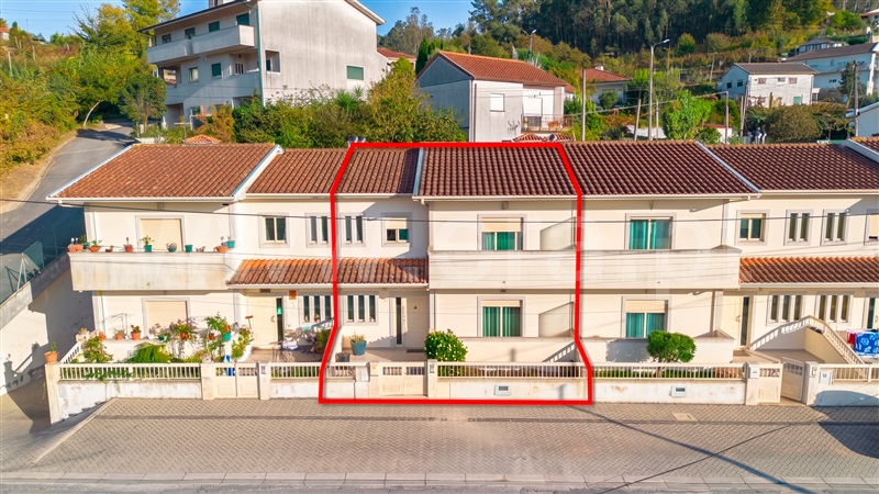Moradia em Banda T3 / Fafe, Cepães e Fareja