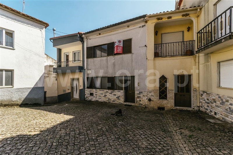 Moradia em Banda T3 / Fundão, Souto da Casa