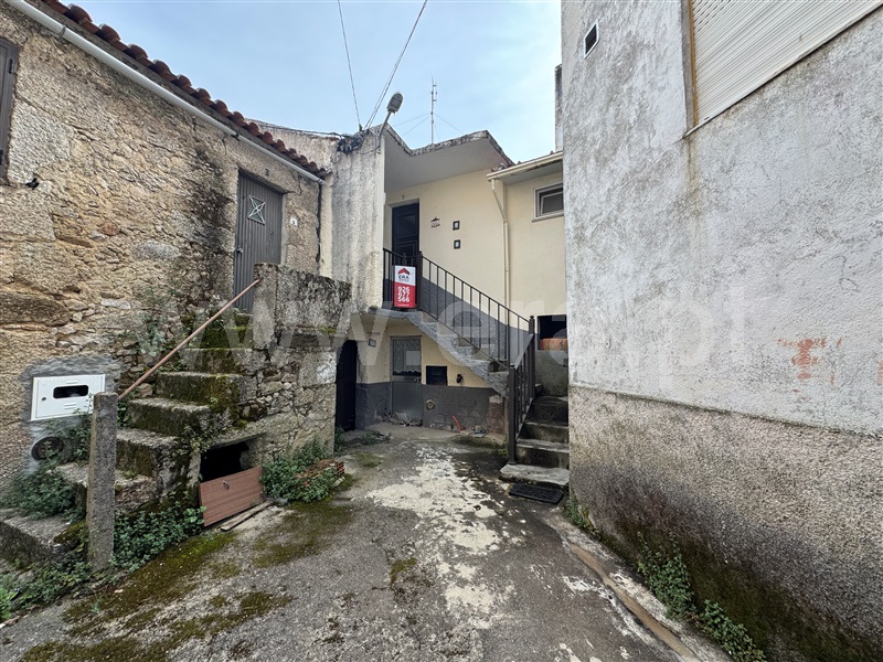 Moradia em Banda T3 / Gouveia, Moimenta da Serra e Vinhó