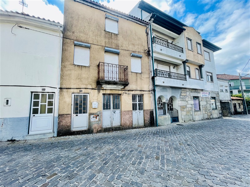 Moradia em Banda T3 / Gouveia, Vila Nova de Tazem