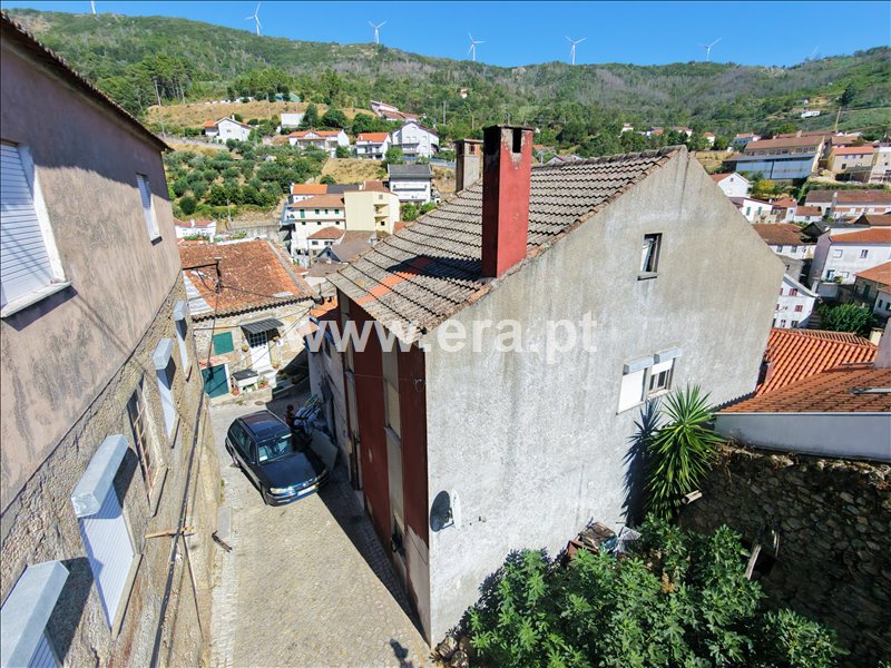 Moradia T3 em Famalicão, €55.000
