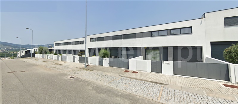 Moradia em Banda T3 / Guimarães, Ponte