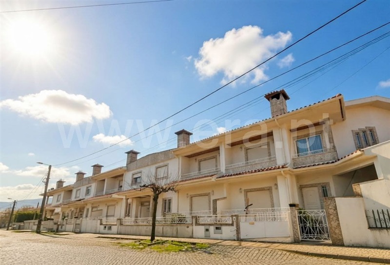 Moradia em Banda T3 / Guimarães, Ponte